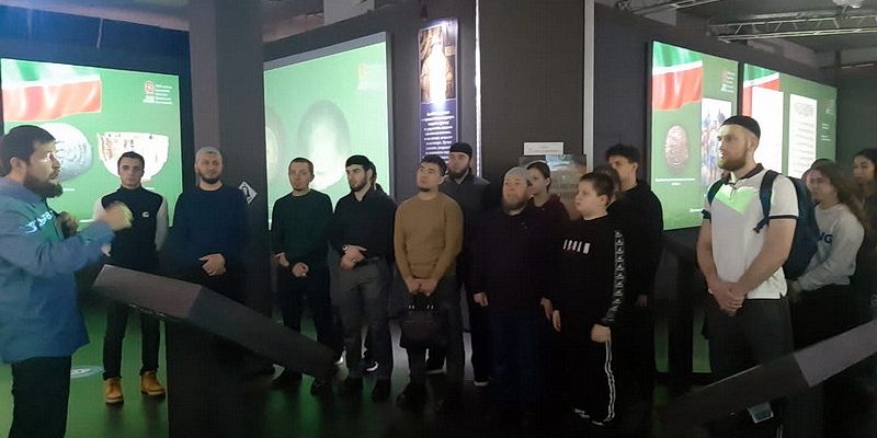 Преподаватели и студенты медресе «Шейх Саид» посетили мультимедийную выставку, посвященную 1100-летнему юбилею