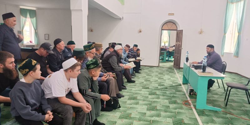 Занятия в Дергачевском филиале слушателей медресе
