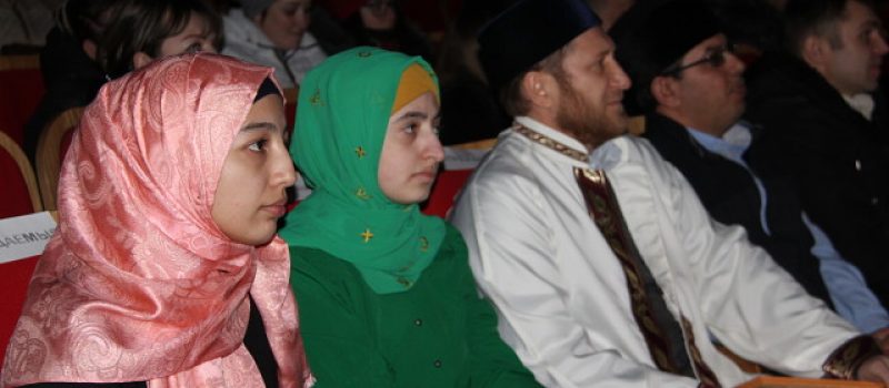 Саратовских мусульман поблагодарили за помощь Центру беженцев