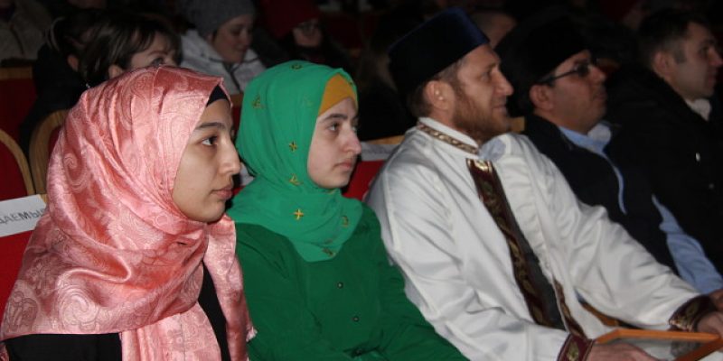Саратовских мусульман поблагодарили за помощь Центру беженцев